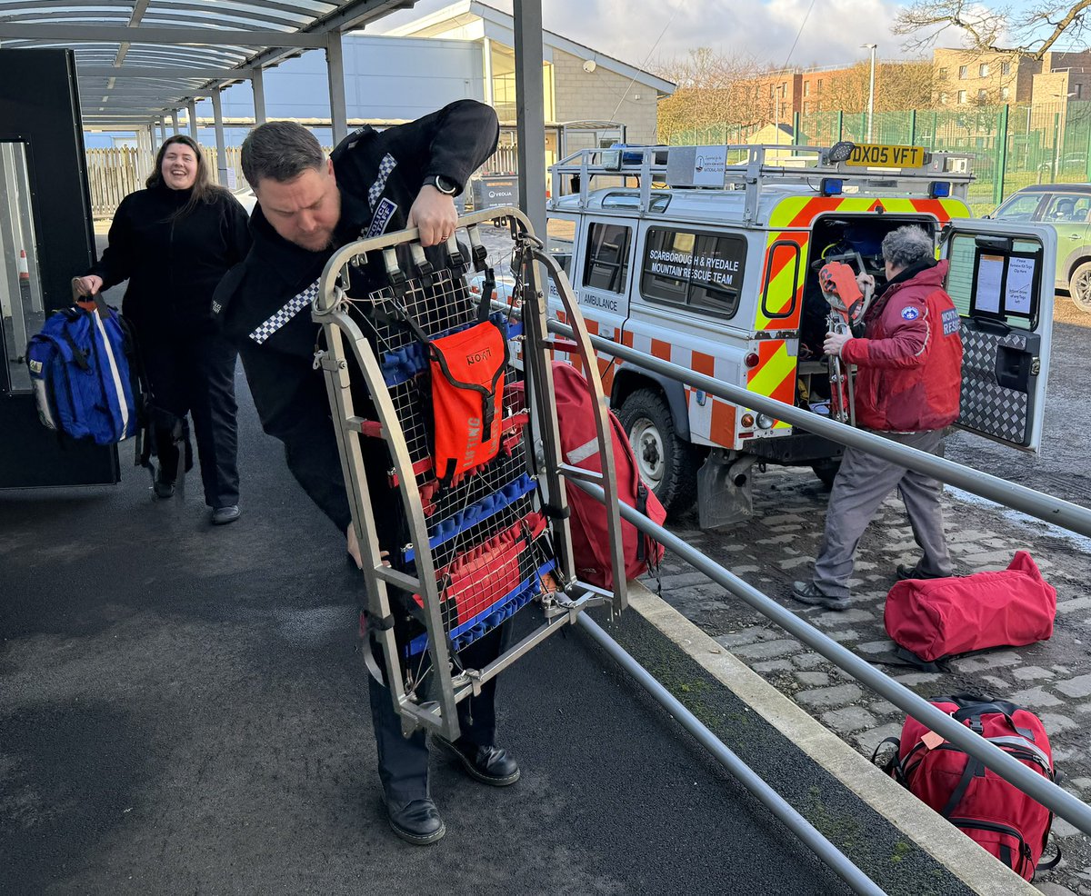scarrescue's tweet photo. Team members presenting on behalf of the North Yorkshire Mountain and Cave Rescue teams to @NYorksPolice Comms Office Course earlier today.
@CaveRescueOrg @ClevelandMRT @SwaledaleMRT @uwfra @MRSearchDogsEng @raf_mrs @northyorkspfcc @MountainResqUK https://t.co/A4R0krytfk