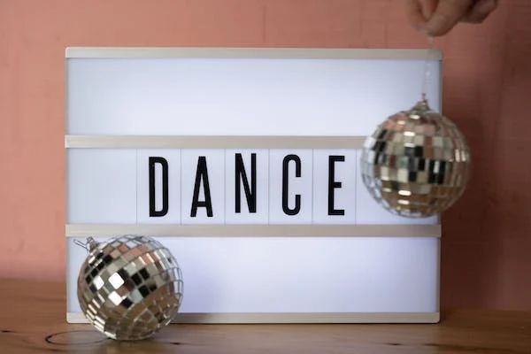 DTNEtiquette's tweet photo. I own my attitude, so today, let's go for happy...it's time to do the happy dance! ~ #DTN #LetsGetHappy #HappyDance #MyAttitude https://t.co/cO5JogbTai
