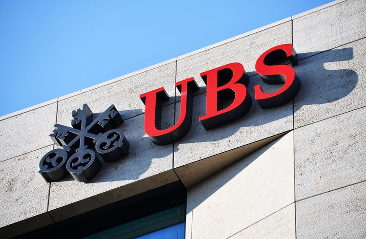 akt.ie/yw8n UBS nach Credit Suisse-Kauf in der Kritik: Zu mächtig für die Schweiz? #Bankenfusion #Finanzmarkt #Schweiz #Wirtschaft #Risikomanagement #TooBigToFail #Bankenregulierung #Finanzkrise