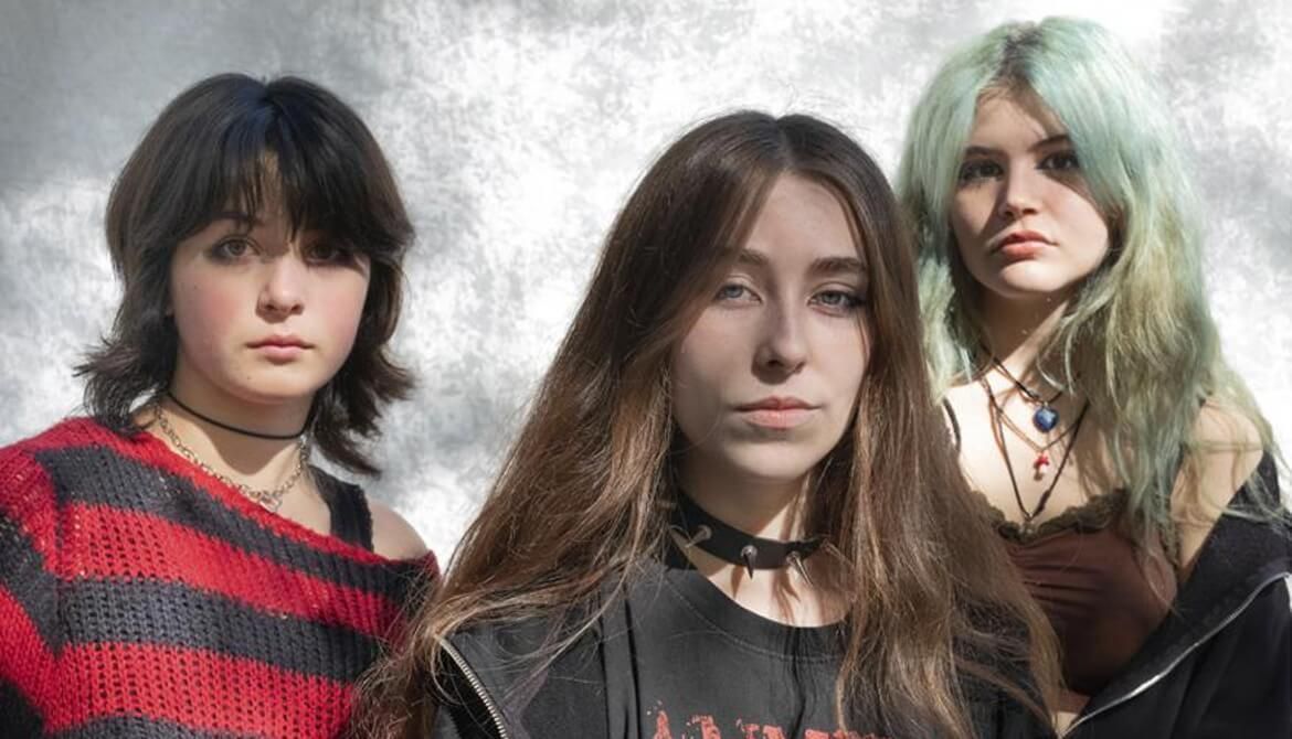 Moralzarzal's tweet photo. #Exposición de #fotografía Soy #adolescente, ¿y qué más? (#SAYQM), de la Red Itinerante de exposiciones de la #ComunidaddeMadrid - #ITINER -. Del 30 de #enero al 19 de #febrero en el Centro Cultural de #Moralzarzal. https://t.co/h2iYlb2Txq https://t.co/DKPFUdW92r