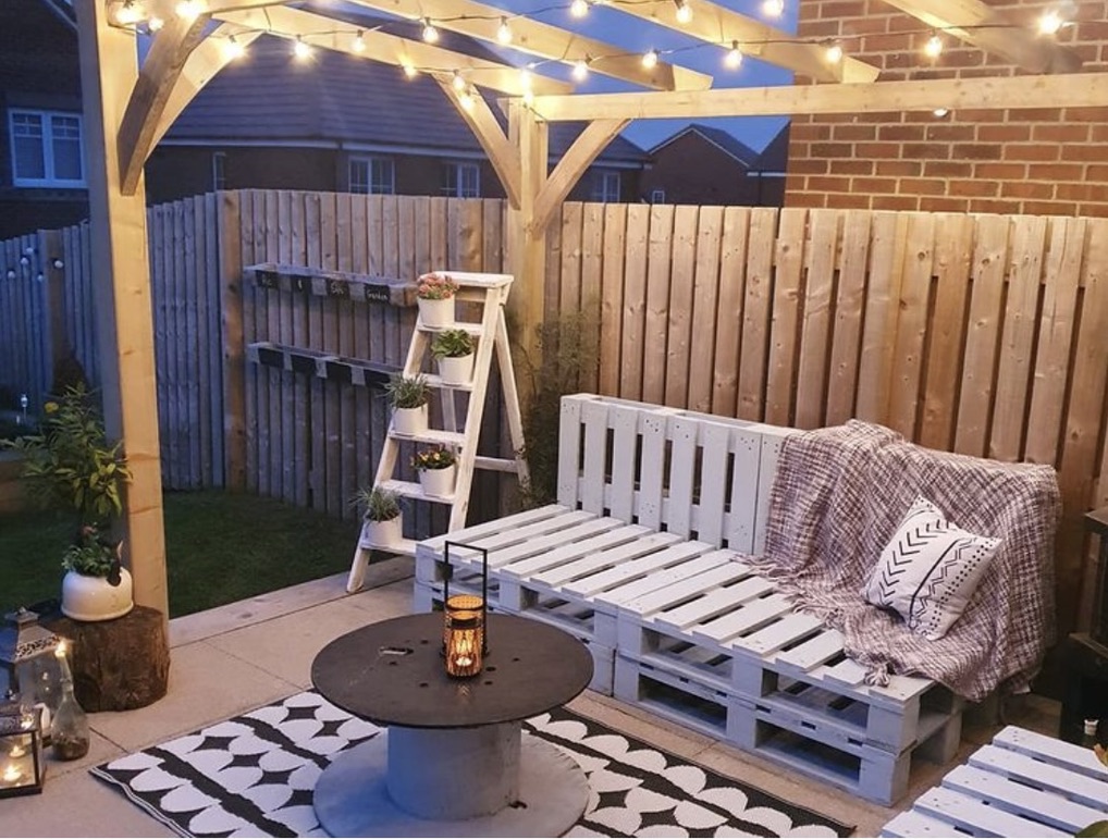 edecksdecking's tweet photo. Lighter nights are coming! Get your garden project under way so when the time comes you can enjoy your garden in time for spring ☀️

Thankyou @handy_house_and_garden for the pictures featuring one of our gorgeous pergolas from https://t.co/YAYkMkwxvS https://t.co/4kDnSqEvQd