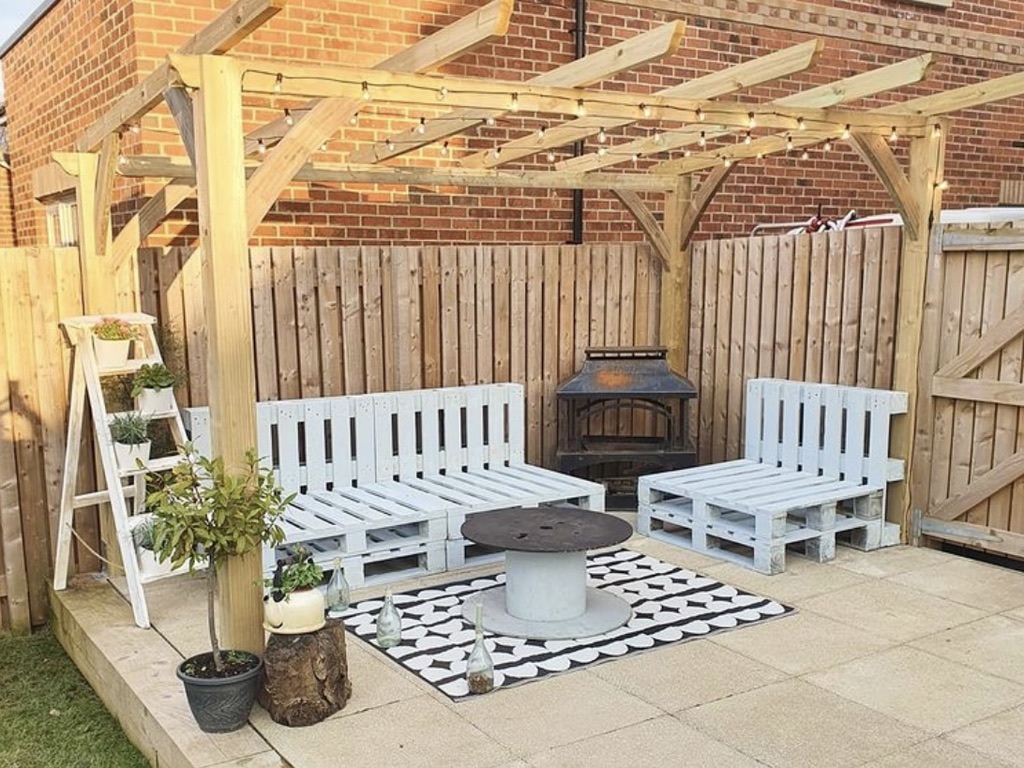 edecksdecking's tweet photo. Lighter nights are coming! Get your garden project under way so when the time comes you can enjoy your garden in time for spring ☀️

Thankyou @handy_house_and_garden for the pictures featuring one of our gorgeous pergolas from https://t.co/YAYkMkwxvS https://t.co/4kDnSqEvQd