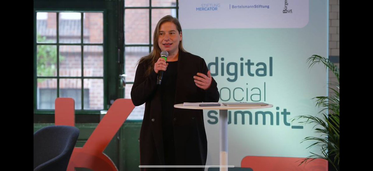 Heute beim #dss24 zum Thema #KI. Katarina Peranić im Kaleidoskop: „Wir sind hier, weil wir eine Plattform sind, die Zivilgesellschaft in der digitalen Transformation zusammenbringt.“