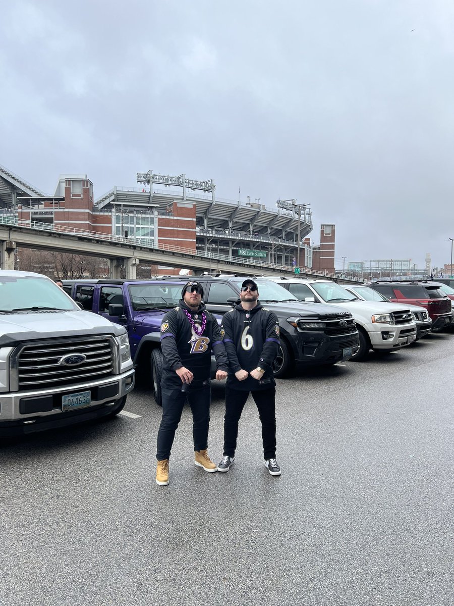jklendsholla's tweet photo. Sunday was one of the best days ever despite the L. It’s flock forever 💜🖤 all I know is LJ8 is going to get his https://t.co/P8Sq64zoD9
