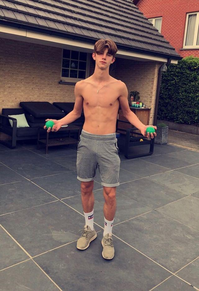 Collinsbaits0's tweet photo. Dm to purchase his full files and folders here🥰

https://t.co/xKP3BDzq36

#straightguy #straightbait #baitedguy #straightguybaited #straightguy #straightboys #exposed #masturbate #jerkingoff #straightmen #fratboy #frat #fratjock #jockbaited #bigdick #sextape #sextapes #straightb https://t.co/F2E2N8MyWU
