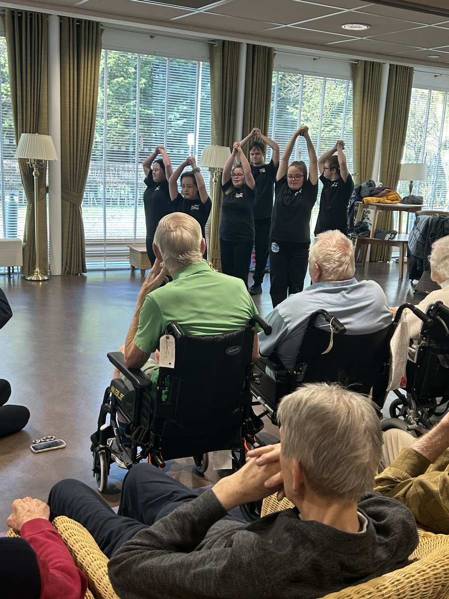 DerwenCollege's tweet image. What a wonderful morning with #PerformingArts entertaining residents at Chirk Court Care home. 

Performing Arts will be entertaining again on Friday for the opening of our charity Spinathon. derwen.me/spinathon2024 

#PerformingArts #Derwen #APlaceOfPossibility @ClwydAlyn