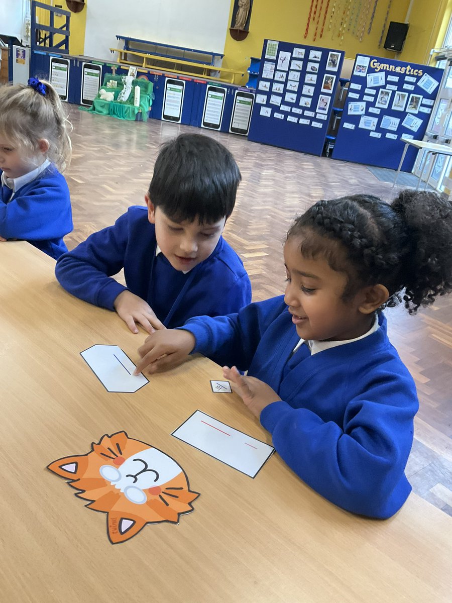 AbbeyPrimary's tweet image. #rec are looking at ‘shape coding’ to help them structure a simple sentence #wellcomm