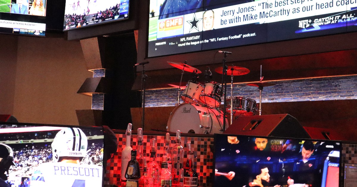 Weekend Entertainment:

📅 2/2
🎵 5 PM @ Dos Gatos: <a href="/DigitalDiva_TV/">Digital Diva</a> 
🎵 8 PM @ Bar 360: Front &amp; Center 

📅 2/3
🎵 5 PM @ Dos Gatos: Soul City 
🎵 8 PM @ Bar 360: The Georgia 5
🎵 11 PM @ Empire Lounge: DJ Serious

Must be 21+ to drink &amp; enter Bar 360, Please drink responsibly!