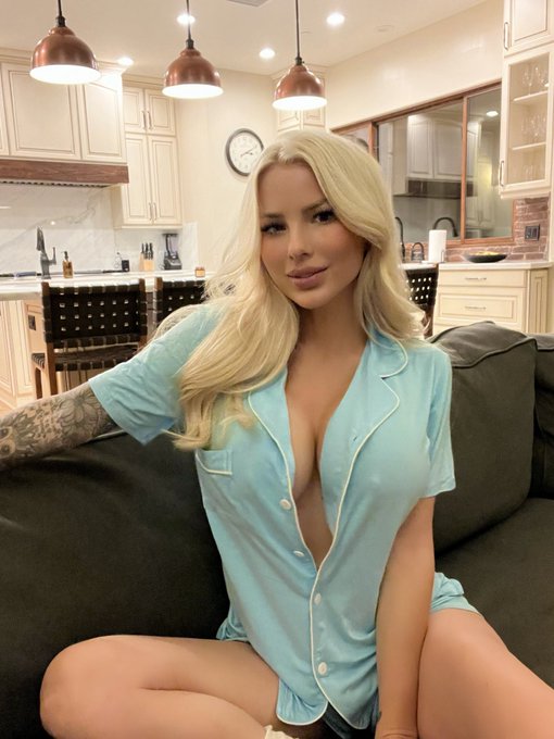 Gooood morning 💋 https://t.co/90ZU3C8uOc