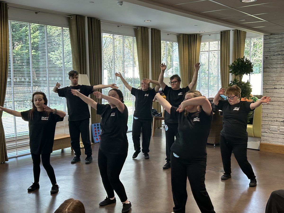 DerwenCollege's tweet image. What a wonderful morning with #PerformingArts entertaining residents at Chirk Court Care home. 

Performing Arts will be entertaining again on Friday for the opening of our charity Spinathon. derwen.me/spinathon2024 

#PerformingArts #Derwen #APlaceOfPossibility @ClwydAlyn