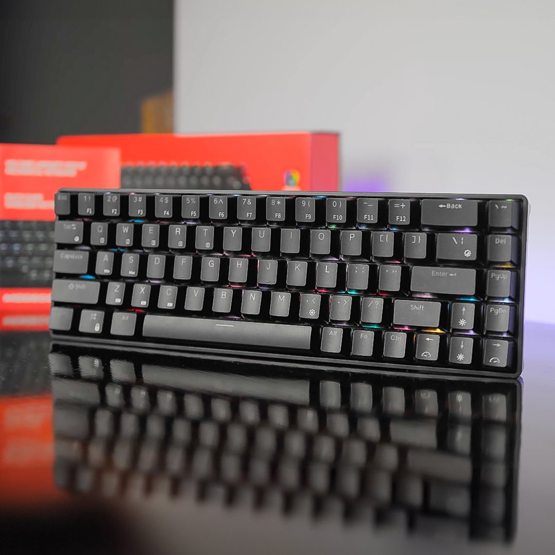 xkom_pl's tweet photo. Klawiatura kontra pad 🔥
Co wybierasz do gry? https://t.co/MPuhvnALBl