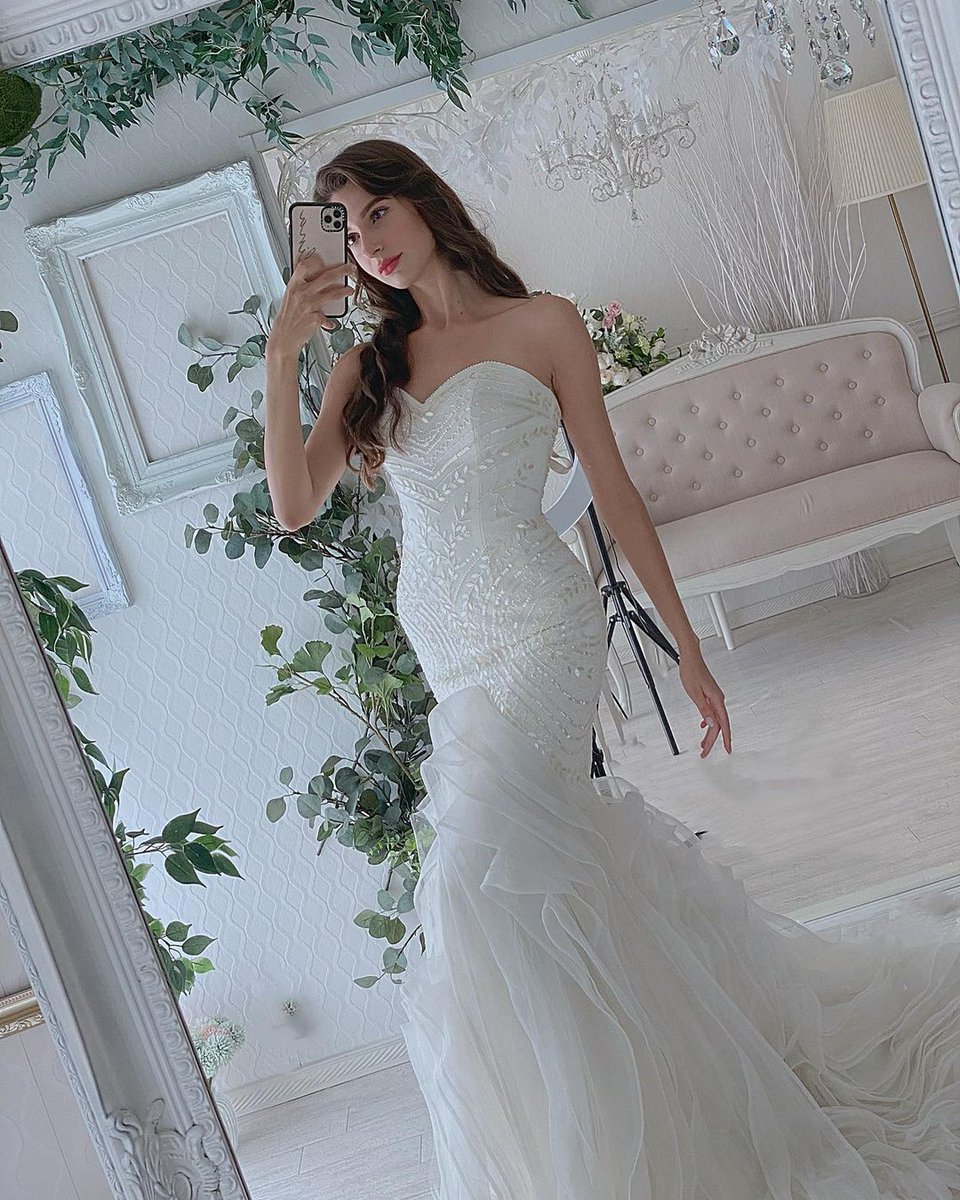 dadanivea's tweet photo. A wedding dress not only represents marriage, it can also be just a beautiful dress that girls long for💃 https://t.co/iQaBzAdpPx