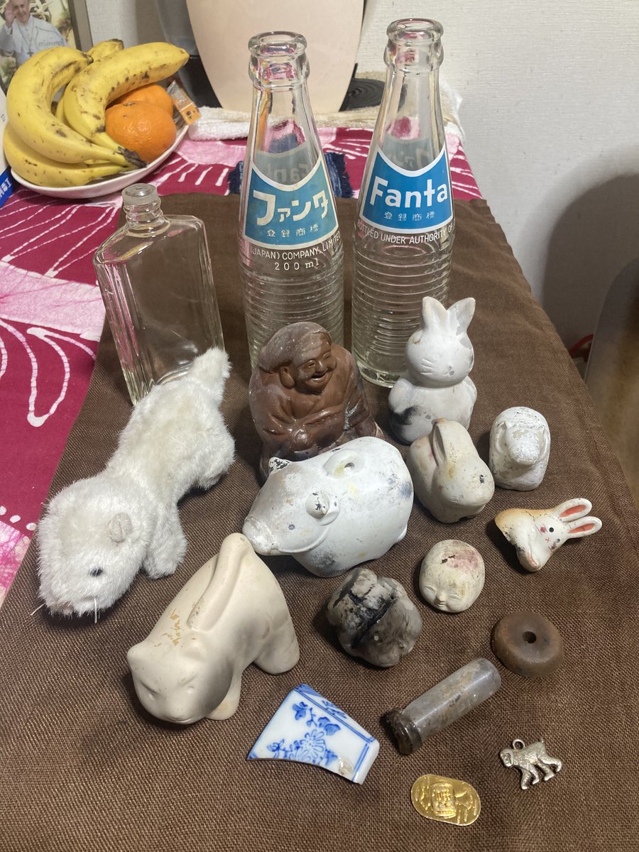paulaannev's tweet photo. I went bottle-hunting in the woods near this shrine after work and found some nice things. See next post. Hope all are well. xxx #Shrine #PlumTrees #BottleHunting https://t.co/t4z6PksNSd