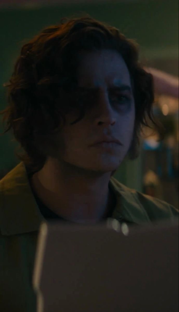 the_gnarlycarly's tweet image. Excuse me while I fan girl over spooky Cole Sprouse.