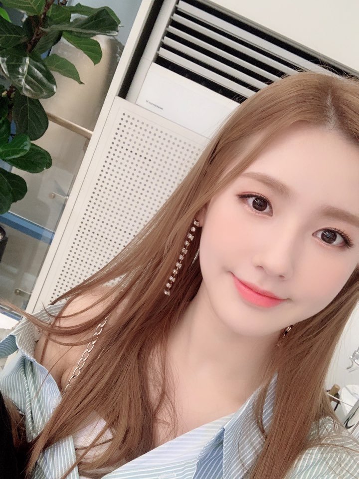 archivemiyeon's tweet photo. Happy birthday to the super lady Miyeon! 🫶 we are super proud of you and we only wish you happiness and good health. We love you so much! 💚

BORN TO BE LOVED MIYEON
#미연이생일에_빠져든다_빠져든다
#HappyMiyeonphroditeDay https://t.co/xmVRHSJSAQ