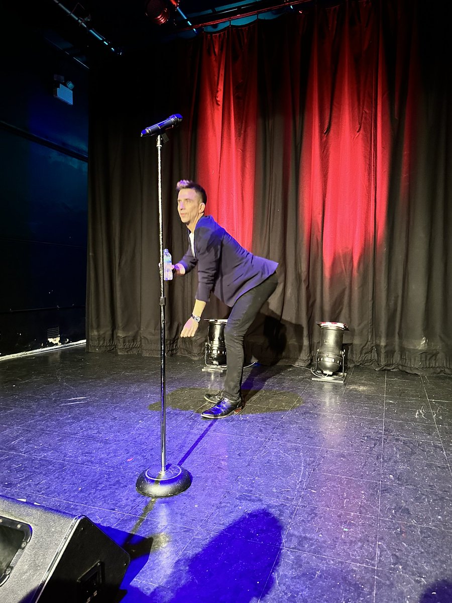 zaralou78's tweet photo. @russell_kane belly laughed the whole way through. Thank you for a hilarious evening 🙌🏻😂 #phoenixbordon https://t.co/pJ1PFrUqcT