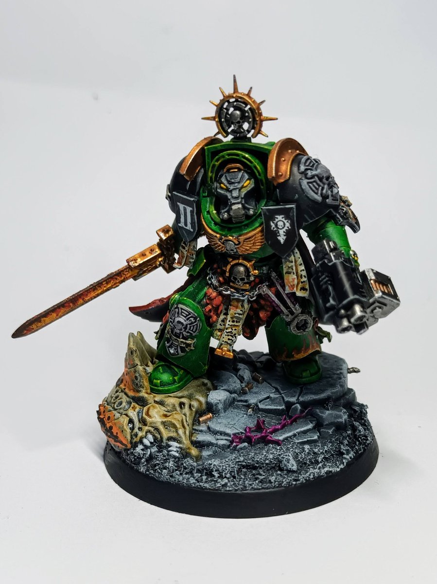 My last mini from the Leviathan box, the Terminator Captain was a joy to paint. I could happily paint another box of these guys
#PaintingWarhammer  #warhammmercommunity #warcom #salamanders #terminatorcaptain #40k #warhammer40000 #warhammer40k