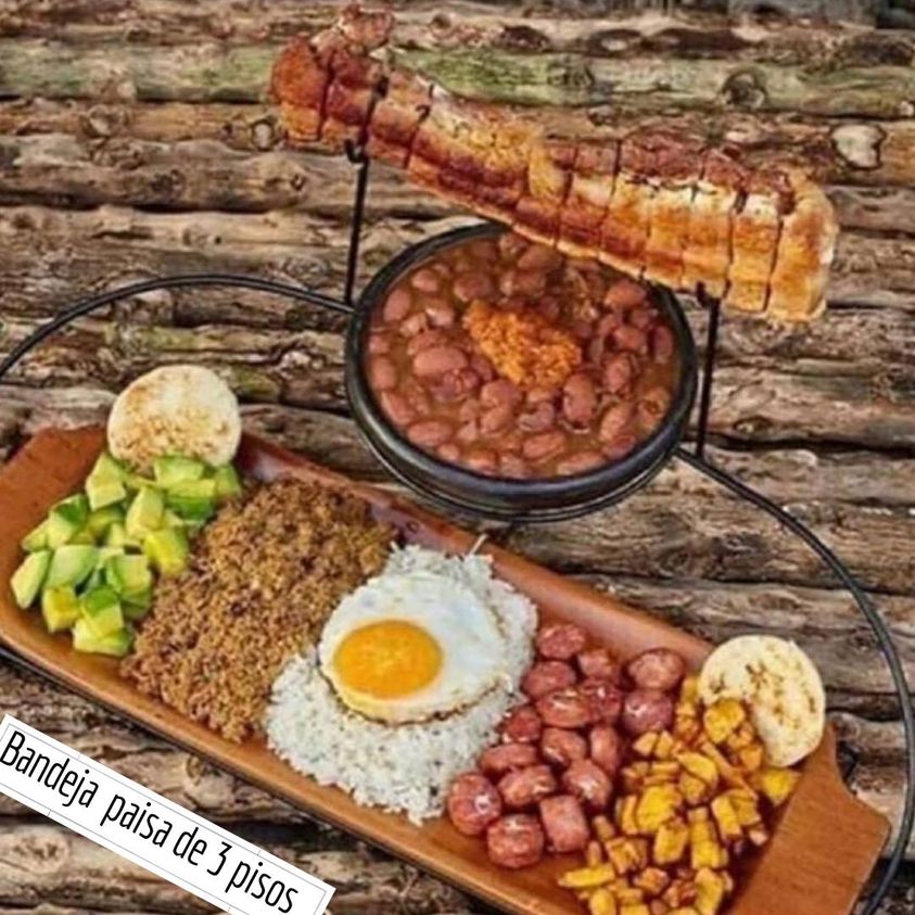 riospaul's tweet photo. @WRadioColombia apoyo a Martha una cosa es que una vez al año uno se enfrente pero una bandeja paisa completa es un reto supremo... comemos frijoles con cositas que se aproximan a la bandeja paisa... a los visitantes hay que advertirles consumase bajo su entera responsabilidad https://t.co/7qOa4c1PZx