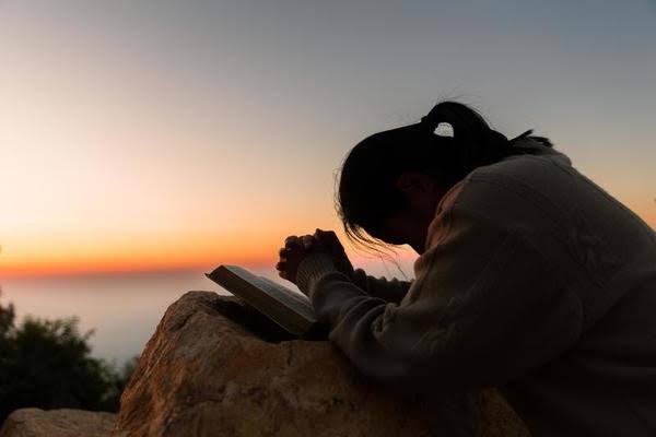 LeEpouse's tweet photo. 280 Ne voulez-vous pas venir, vous qui êtes sans Dieu, sans le Saint-Esprit? Est-ce que vous dites : “Je fais partie d’une église, Frère Branham”? Ça, c’est, ce n’est pas de ça que je parle. Ce que je veux dire, c’est : êtes-vous remplis de l’Esprit de Dieu?

  Jéhovah-Jiré #3 https://t.co/2jH49h9uJy