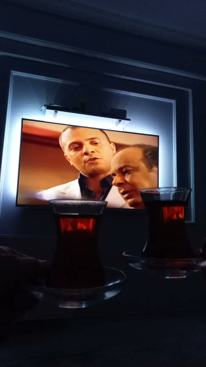 ashenurrr's tweet photo. Tek kareden hangi bölüm olduğunu anlamak... Gerçek bir fan #kurtlarvadisi https://t.co/j5ZOkWhSWv