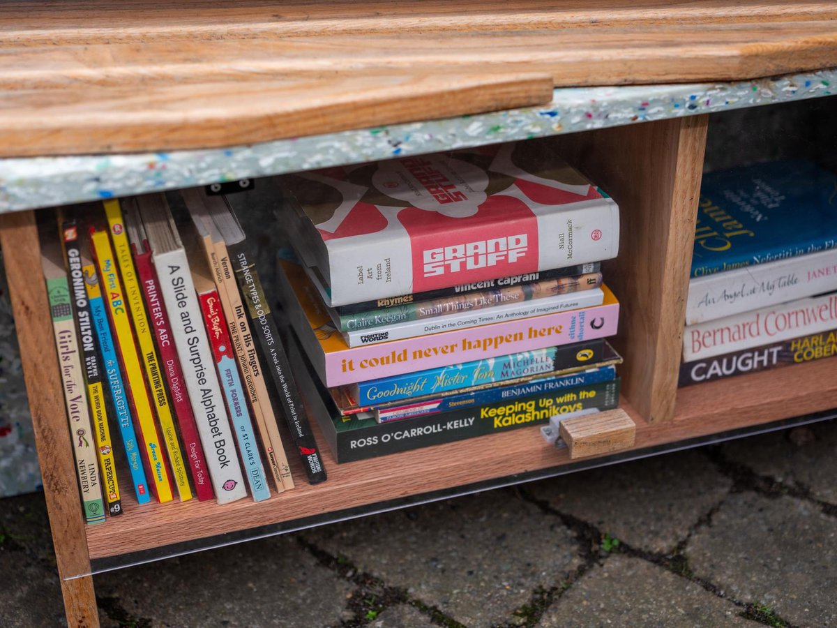 NatPrintMuseum's tweet photo. Take a book, leave a book!

Have you had a chance to check out our book-sharing bench?

Designed by One Strong Arm and produced by Forja using oak and recycled plastic sheets.

Supported by @AVIVAStadium and @DeptCultureIRL 

#booksharing #takeabookleaveabook #outdoorlibrary https://t.co/pI1beJ8bT7