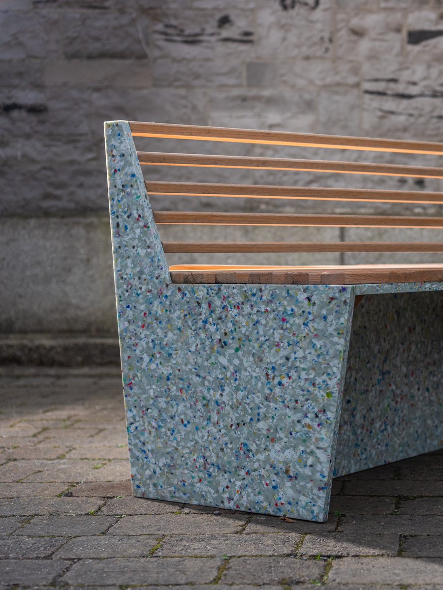 NatPrintMuseum's tweet photo. Take a book, leave a book!

Have you had a chance to check out our book-sharing bench?

Designed by One Strong Arm and produced by Forja using oak and recycled plastic sheets.

Supported by @AVIVAStadium and @DeptCultureIRL 

#booksharing #takeabookleaveabook #outdoorlibrary https://t.co/pI1beJ8bT7