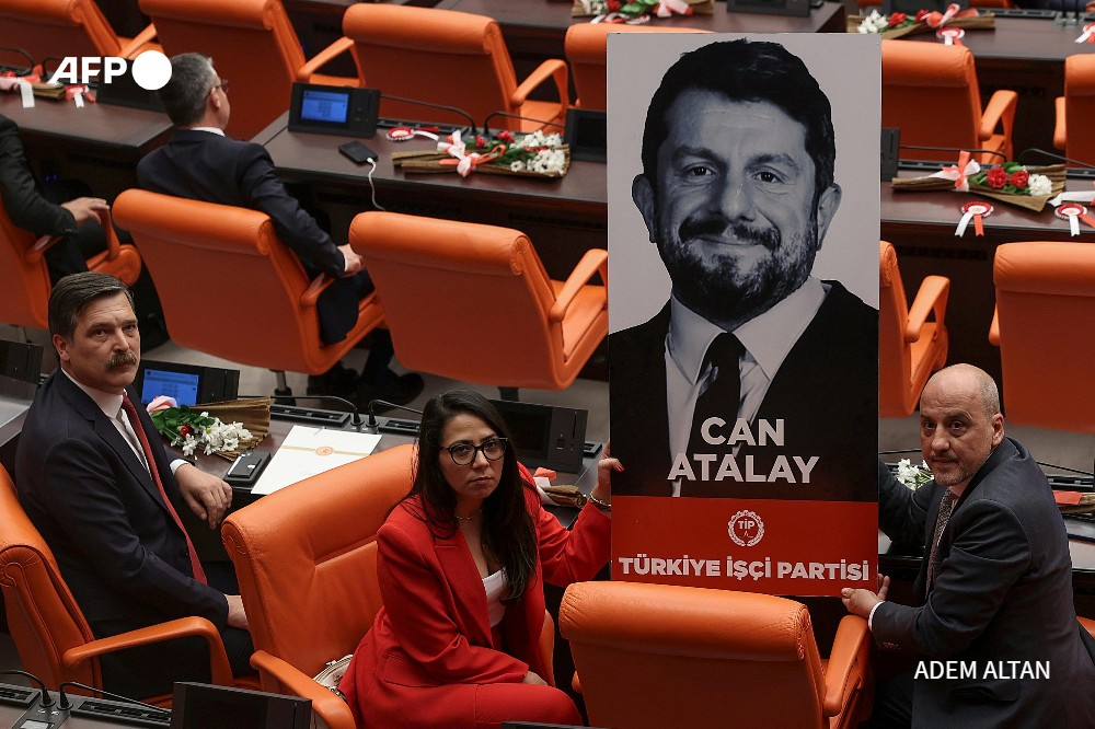 Dmitry Zaks (@dmitryzaksafp) on Twitter photo Turkey's parliament formally ousts a jailed opposition lawmaker whose election created a politically-charged standoff between the country's two top courts. <a href="/AFP/">AFP News Agency</a> story
u.afp.com/5pqT Turkey's parliament formally ousts a jailed opposition lawmaker whose election created a politically-charged standoff between the country's two top courts. <a href="/AFP/">AFP News Agency</a> story
u.afp.com/5pqT