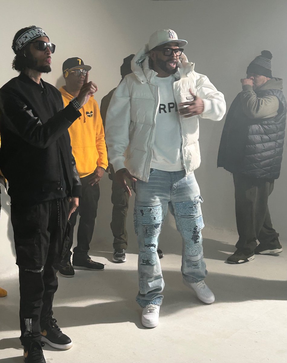 THEREALIRONMIC's tweet photo. Behind the Scenes…. METH❌HANZ❌IRON #videoshoot #allfire #hanzonmusic @methodman @hanzonmusic #comingsoon #pennandperryinc #statenisland https://t.co/akdAdOd8zA