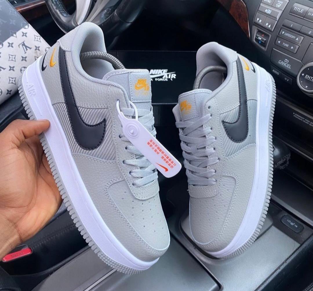 pon_milee's tweet photo. Dear salary earners, it’s the end of the month. How about you compensate yourself with a quality pair of shoes?

Ask me for more. There are corporate shoes, slides, and sandals too. 

Please RT. My customer is on your timeline.☺️🫶🏽 https://t.co/oiTyT7ssxK
