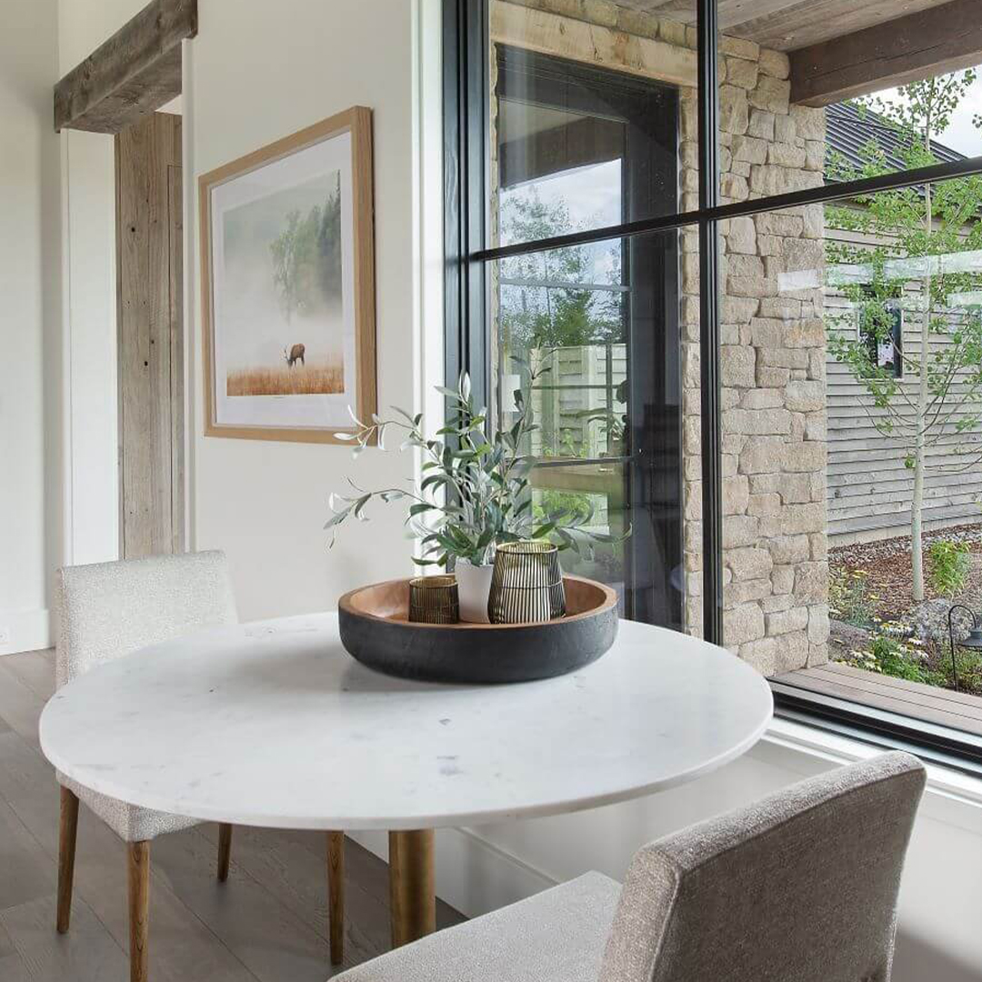 When it came to selecting artwork for this vacation home by Celeste Jackson Interiors, she knew Trowbridge would have just what she needed. To see the full article, visit: trowbridgegallery.com/Articles/562

@celestejacksoninteriors
Photography: Lane G. Valiante (LGV Creative)