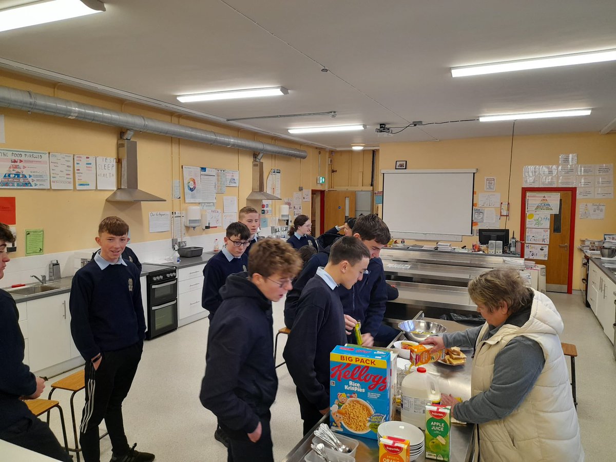 We are delighted with the numbers attending our breakfast club initiative. Special thanks to Valerie for facilitating #deis #HealthyEating #community