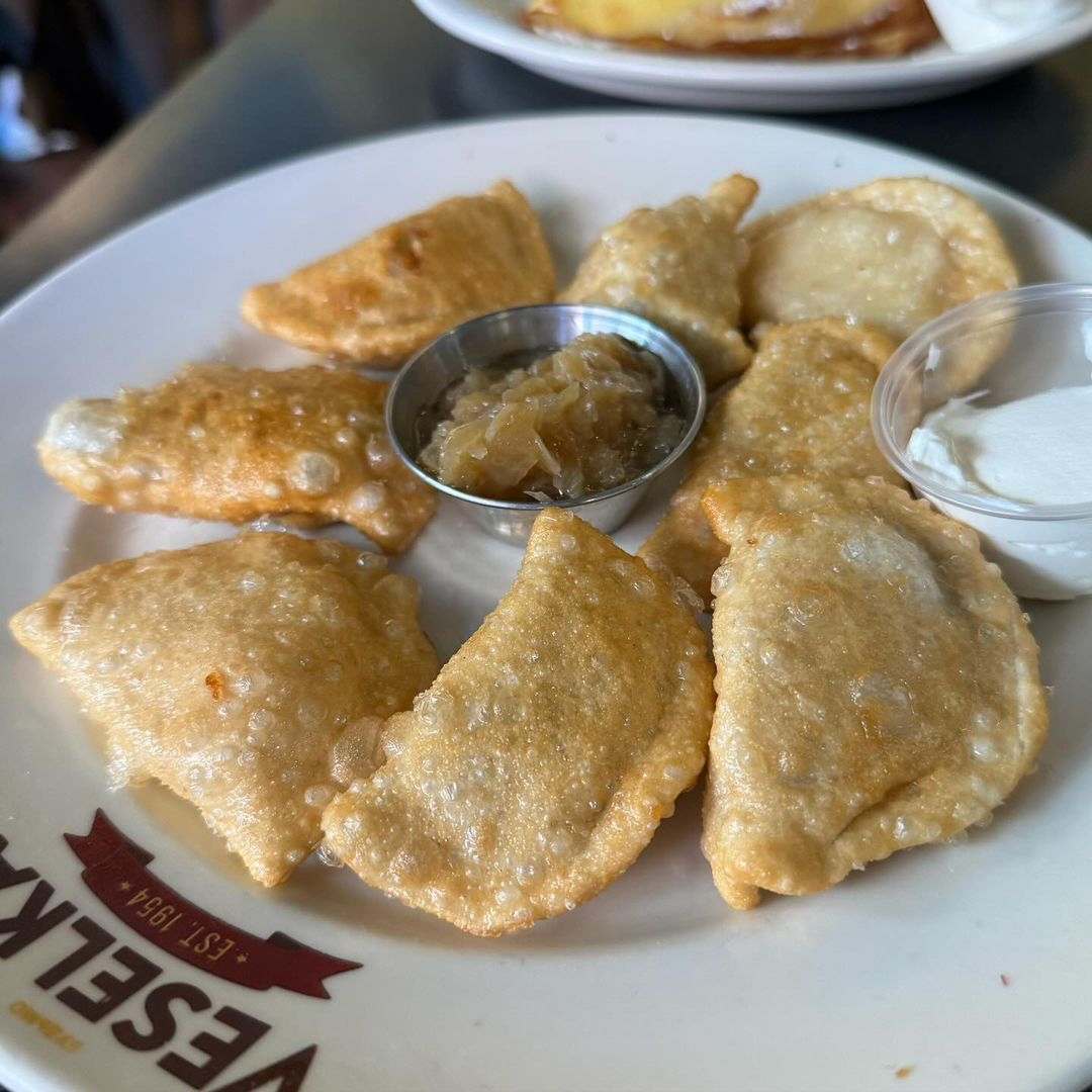 veselkanyc's tweet photo. “Don't eat anything your great-grandmother wouldn't recognize as food." ~
Michael Pollan
#veselkanyc #varenyky #pierogi #grandcentralterminal #grandcentralnyc #latkes #blintz #chickensoup #comfortfood #littleukraine #EastVillageNYC #standwithukraine #slavaukraini #michaelpollan https://t.co/urXT8tyQil