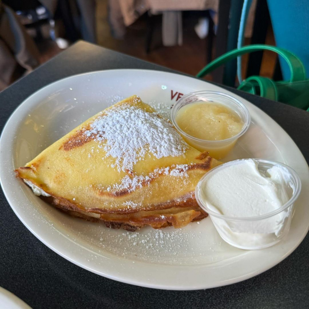 veselkanyc's tweet photo. “Don't eat anything your great-grandmother wouldn't recognize as food." ~
Michael Pollan
#veselkanyc #varenyky #pierogi #grandcentralterminal #grandcentralnyc #latkes #blintz #chickensoup #comfortfood #littleukraine #EastVillageNYC #standwithukraine #slavaukraini #michaelpollan https://t.co/urXT8tyQil