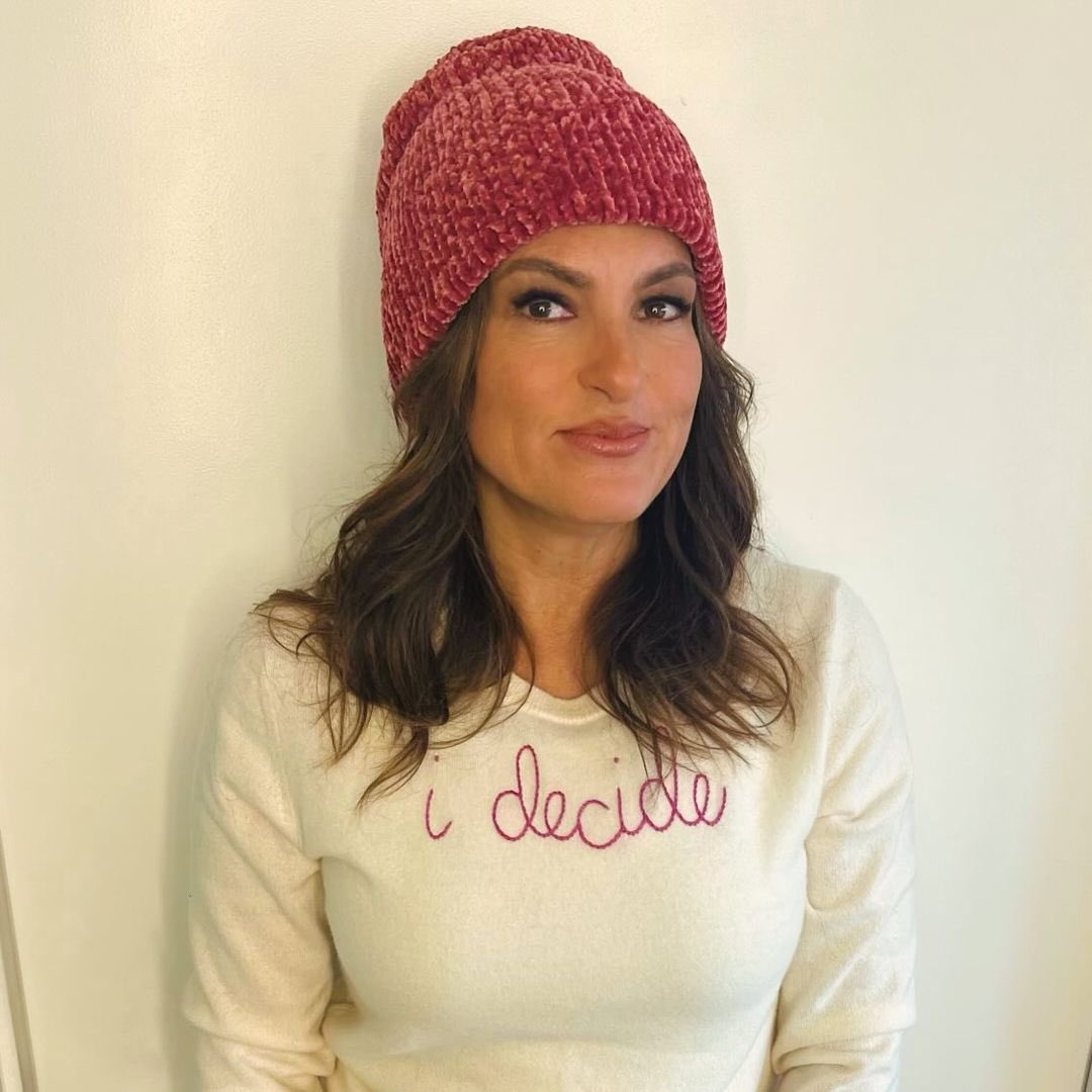 'Thank you Andrew Saffir and Daniel Benedict for creating the PERFECT sweater for me with Lingua Franca #WomenSupportingWomen #iDecide #MyMotto #MyFriends #SweaterWeather'

📸 Mariska's ig