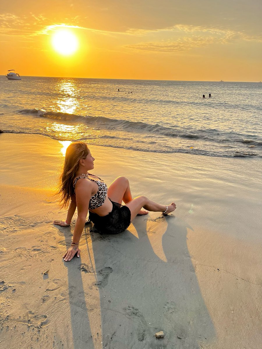 Danielasolano2's tweet photo. El mar 🌊 y yo ❤️‍🩹 https://t.co/QkLupkmI2e