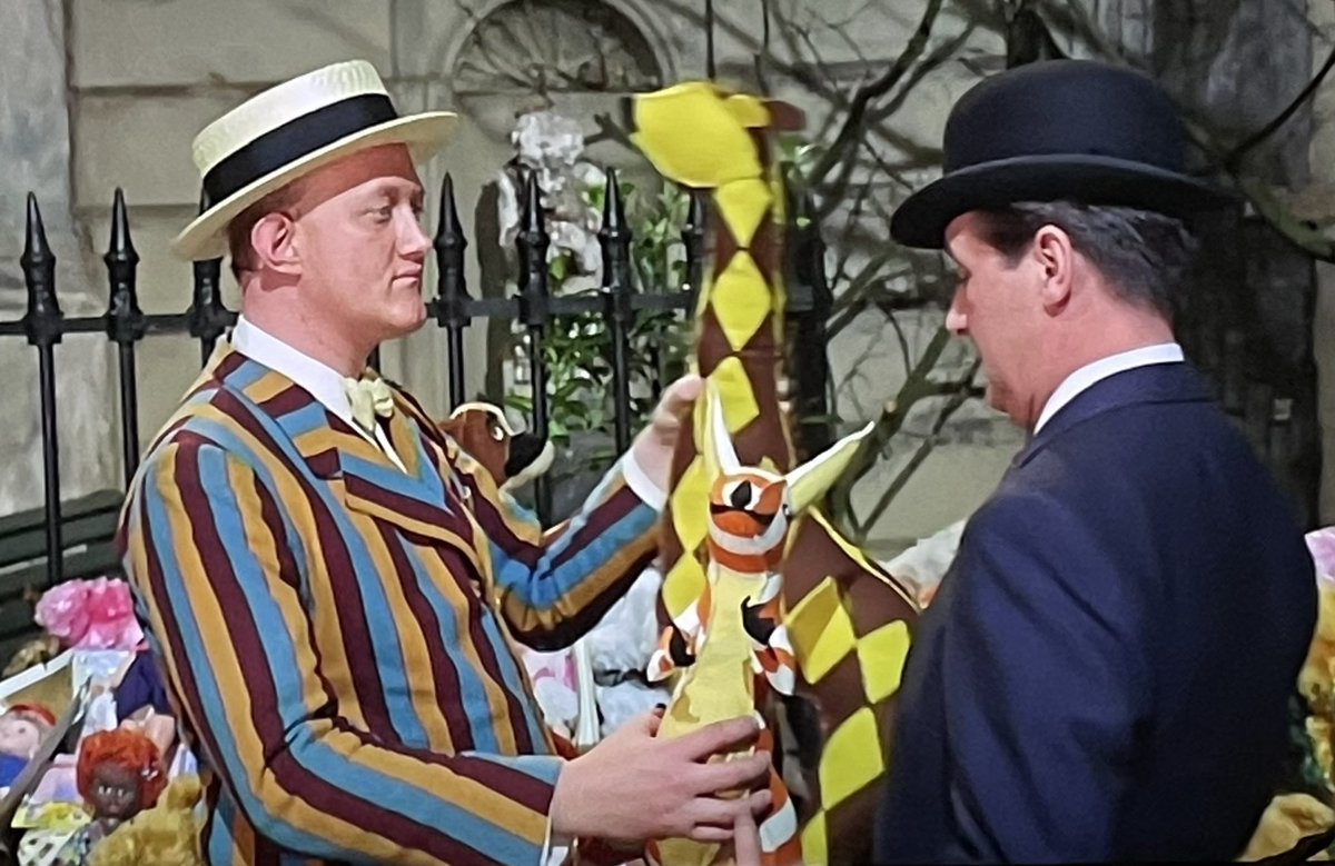 TimeLordDrew61's tweet photo. Are you Being Served? Lovely cameo appearance of Nicholas Smith. While Steed has a Close Shave.Escape in Time . The Avengers. #TheAvengers #JohnSteed #PatrickMacNee #DianaRigg #EmmaPeel #EscapeInTime #Series5 https://t.co/NjtbYWbEKJ