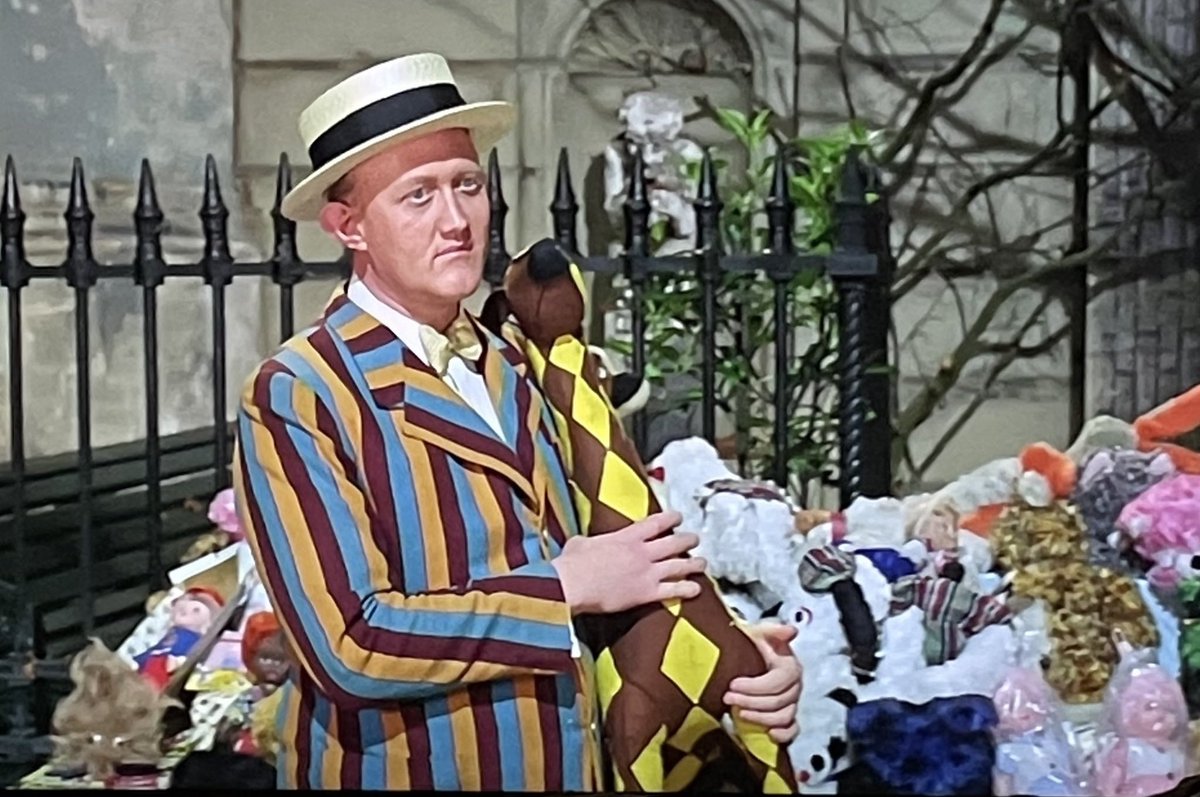 TimeLordDrew61's tweet photo. Are you Being Served? Lovely cameo appearance of Nicholas Smith. While Steed has a Close Shave.Escape in Time . The Avengers. #TheAvengers #JohnSteed #PatrickMacNee #DianaRigg #EmmaPeel #EscapeInTime #Series5 https://t.co/NjtbYWbEKJ
