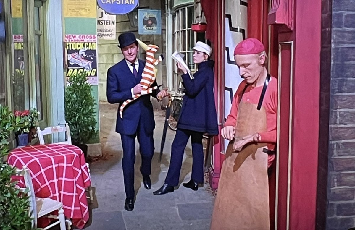 TimeLordDrew61's tweet photo. Are you Being Served? Lovely cameo appearance of Nicholas Smith. While Steed has a Close Shave.Escape in Time . The Avengers. #TheAvengers #JohnSteed #PatrickMacNee #DianaRigg #EmmaPeel #EscapeInTime #Series5 https://t.co/NjtbYWbEKJ