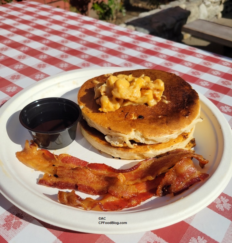 KBFFoodBlog's tweet photo. The 2024 #PeanutsCelebration leans heavily into mac and cheese. We tried a bunch of the menu items and Marcie's Alfredo Pasta Pinwheel ranks up there as our fav. #Knotts

Details: https://t.co/9L1I7FvLDl https://t.co/Xnyi11E2Bv