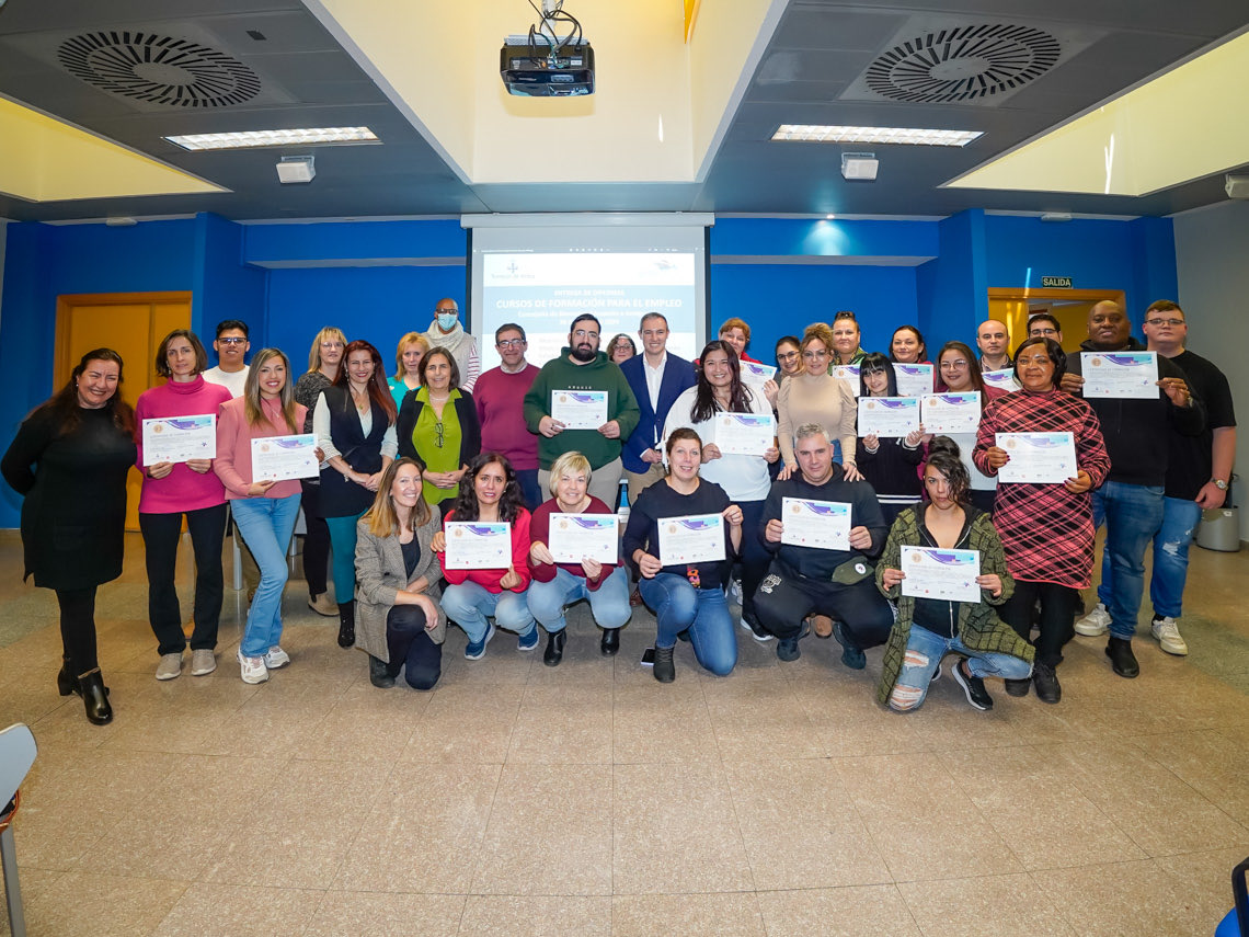 FORMACIÓN | Entregados los diplomas a los alumnos que han superado con éxito una nueva edición de los cursos de formación que ha organizado el Ayuntamiento a través de la Concejalía de Inmigración 
➡️ bit.ly/3w2TDVb
#TorrejónDeArdoz <a href="/Rubentorrejon/">Rubén Martínez</a>