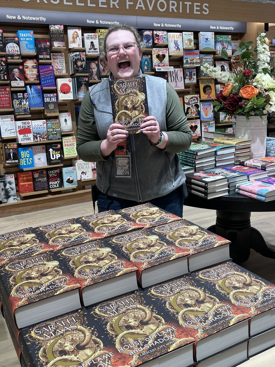 #Finally! We’re so excited that “House of Flame and Shadow” is out! Pick up your copy bright and early at 10am before they’re gone!

#booktwitter #bookstagram #sarahjmaas #bnbuzz #acotar #tog #crescentcity #bnrichardsontx #dallas #richardsontx