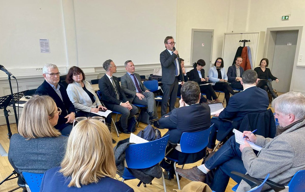 acstrasbourg's tweet photo. #Territoire Réunions de bassins.
Le recteur @OlivierFaron aux côtés des chefs d’établissement et des corps d’inspection pour fixer le cap d’une #École qui concilie exigence et épanouissement. https://t.co/8H0u2kXVla