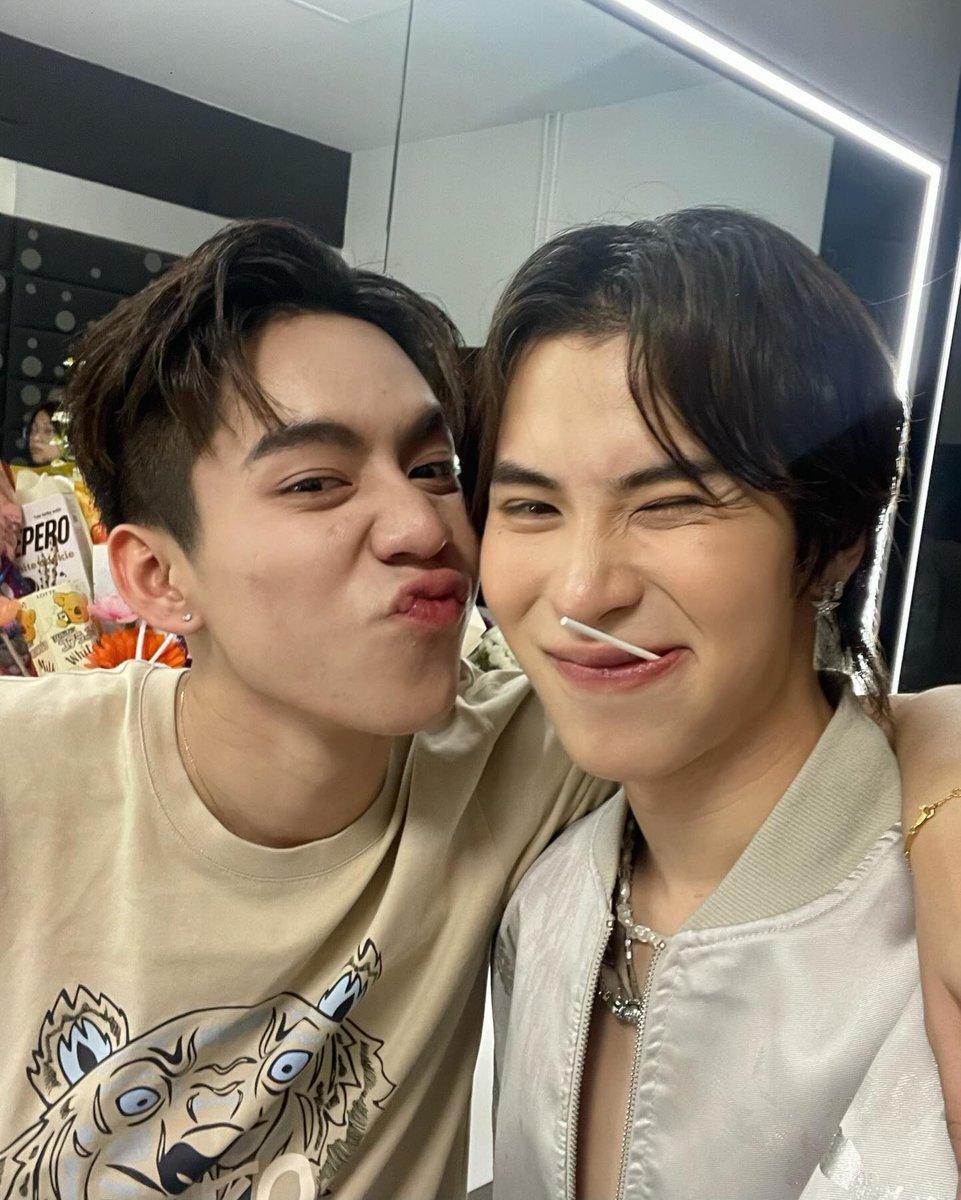 DVIgallery's tweet photo. 240130 IG : ch33t4hh (1/3)
Thx for inviting me to join your super incredible show, it was literally fun n rare for me. Congrats to your #FZT_FirstChapter Showcase🎶🌗❤️🔥🎉
https://t.co/fNzv7wsKZh
#DVI #Cheetah_DVI
#FIRZTER https://t.co/5WuAqBAlhW