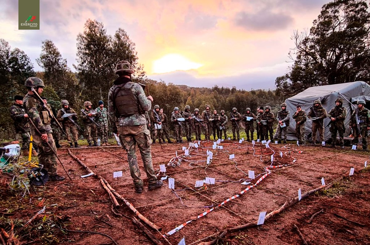 Exercito_pt's tweet photo. “Dragões de Olivença” apoiam formação dos futuros Quadros da Cavalaria 🇵🇹
🔗https://t.co/i67JRpjpgU
Ao serviço dos Portugueses.
#ExércitoPortuguês #RC3 #TPOC #CFSC #EA https://t.co/Tzr2elJPJc