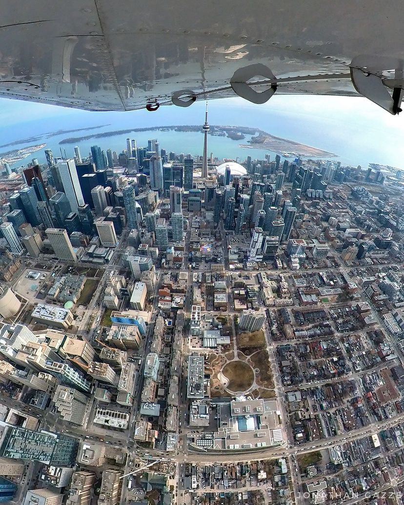 MyTOFD's tweet photo. Sky high π©οΈ ποΈ π€© Views of #Toronto from 5,000 feet above captured by pro photographer @Jgazze #torontoviews #torontoclx https://t.co/dBVPySQeo2