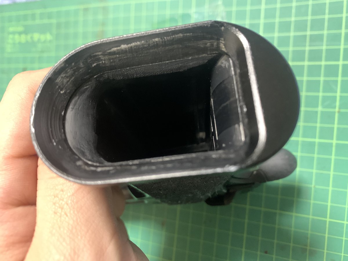 ts1925's tweet image. 届いたマグウェルをつけるとマガジンが入らなかったから削るなどした。