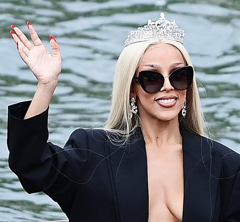 EXECUTIVEXMEDIA's tweet photo. The numbers are in!

.@DojaCat is officially the reigning biggest female rapper this decade, surpassing Megan Thee Stallion, Nicki Minaj, and Cardi B

— Numbers don’t lie. Congratulations queen https://t.co/FGRjd8iFhq
