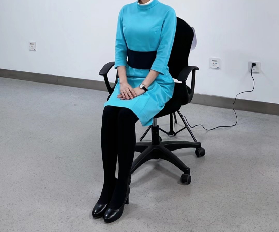 举几个我们圈子关于接盘的例子吧，其中一个我前辈，她运气好，刚入职就被大老板包养了，平时除了飞，还会被老板带着出席各种商务活动，然后是和字母圈的一个绿帽男结婚了，老板还把她的绿帽男老公安排到了自己的公司上班。