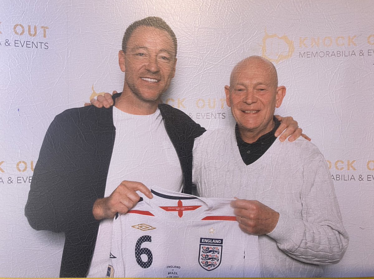 Splott_Art's tweet photo. It was a real pleasure meeting @JohnTerry26 at the NEC.  A fantastic show, very inspiring guy.
John, you mentioned I should make contact should I need an appraisal of the match worn shirt - England vs Brazil 2007 where you scored in the inaugural match at Wembley. #knockoutevents https://t.co/b6PupSOZgr