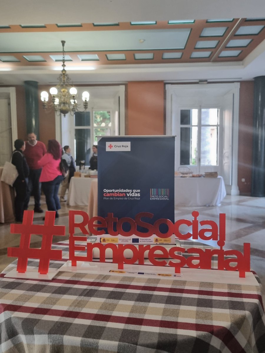 VictoriaGmez's tweet photo. Hoy hemos podido disfrutar de una jornada en compañía de @CruzRojaHuelva en el acto anual de reconocimiento de empresas. Otro años + queremos agradecer que contéis con @Clece_.

#OportunidadesQueCambianVidas https://t.co/aihrMiWygI